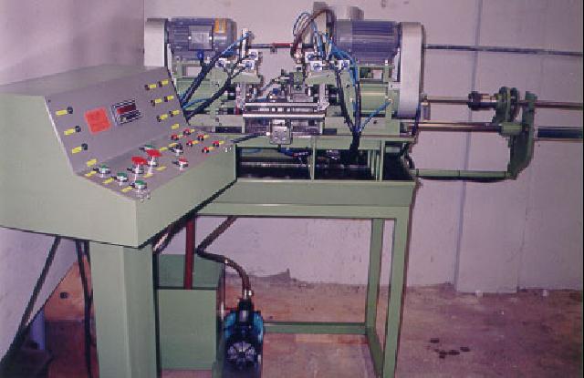 Máquina para Cortar y Perforar Centros de Ejes